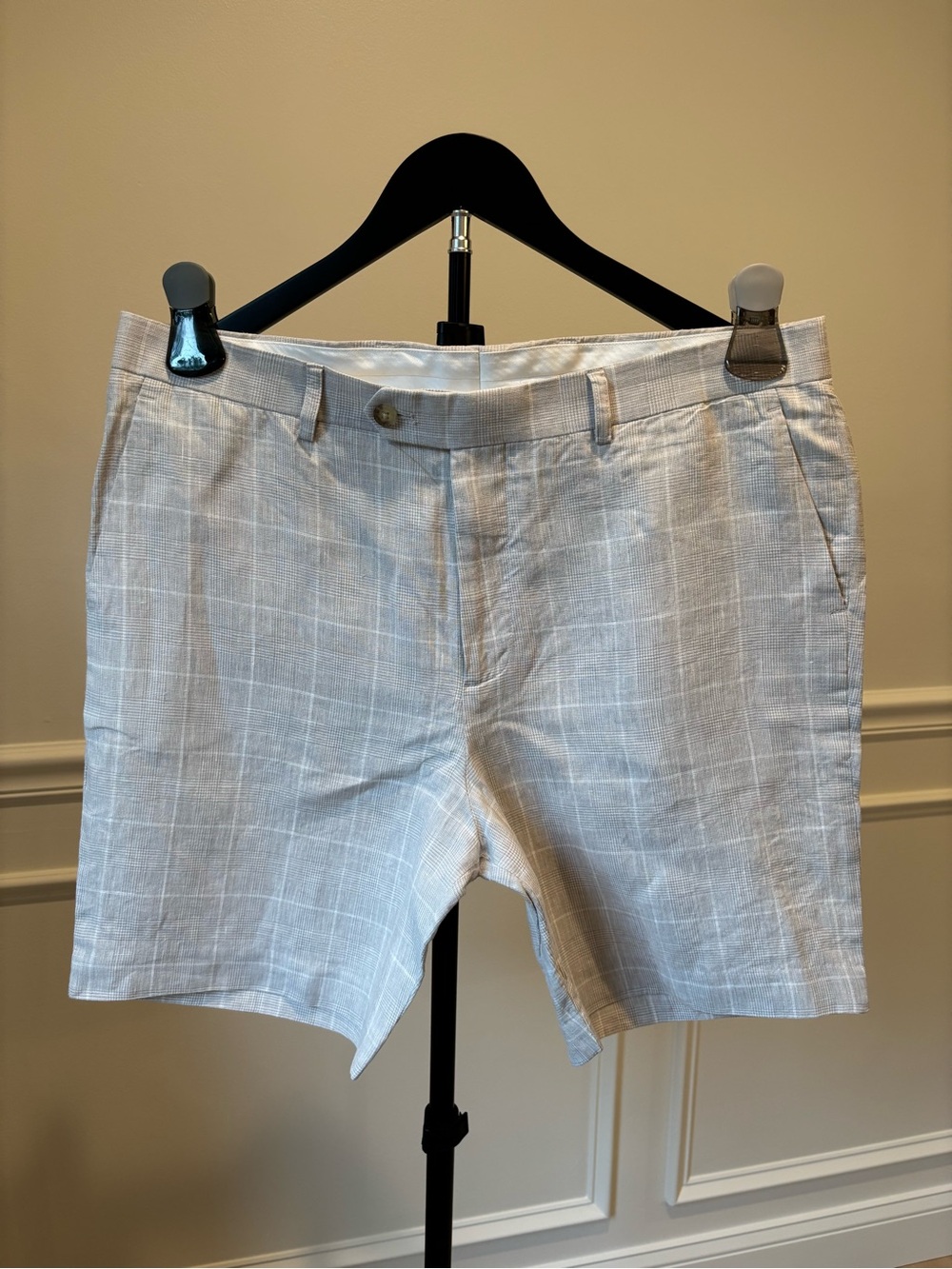 Men's Light Gray 100% Linen 8” inseam Shorts